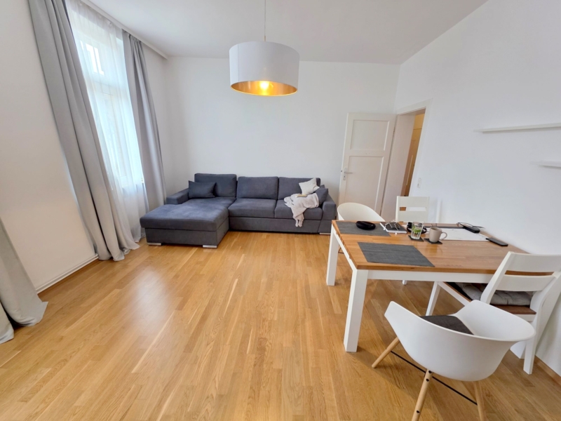 Altbaucharme Pur! Bezahlbar für 1 Person: Top gemütliche 2-Zimmer Wohnung – zentral in Oberrad