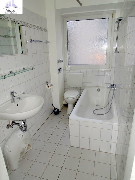 Top Westendlage! Gemütliche 2,5 Zimmerwohnung mit Balkon + Einbauküche + Tageslicht-Wannenbad