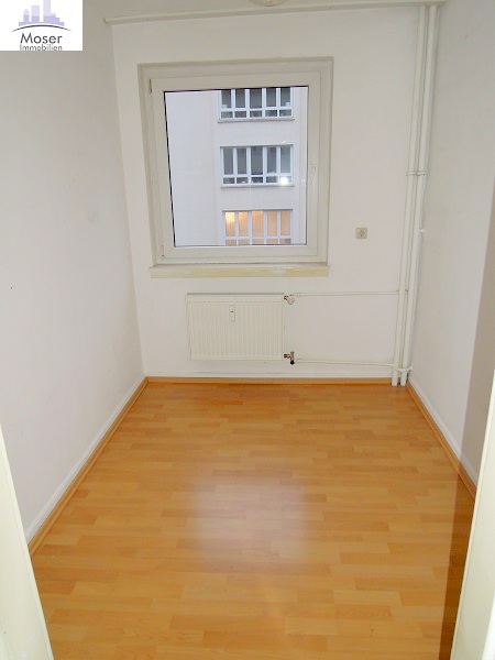 Top Westendlage! Gemütliche 2,5 Zimmerwohnung mit Balkon + Einbauküche + Tageslicht-Wannenbad