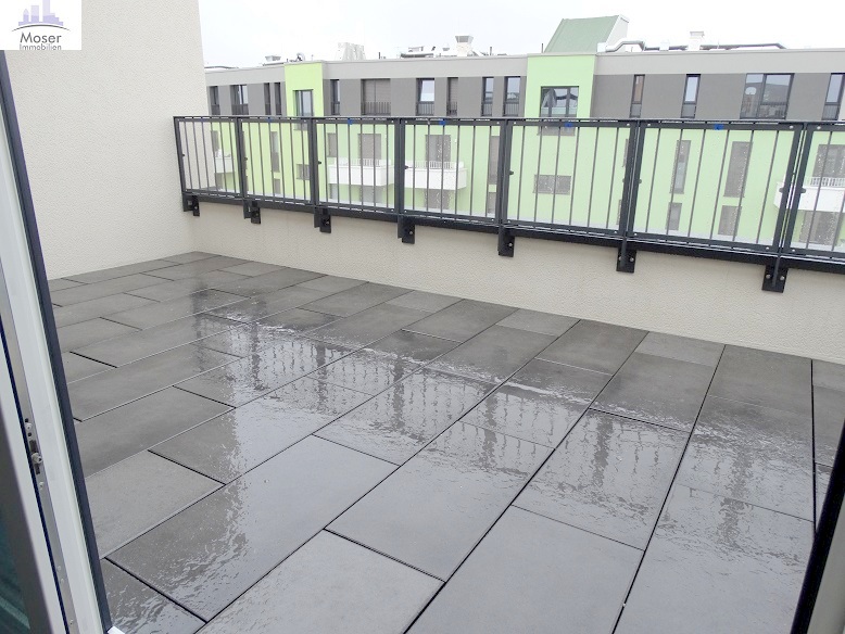 Neubau in 2020! Große 2-Zimmer Penthouse mit 2 Terrassen, Parkett, Einbauküche, Klimaanlage – zentr. Ostend Lage