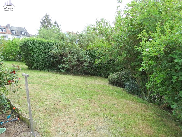 Hochwertige 3-Zimmer Gartenwohnung mit Terrasse + Einbauküche + Tiefgaragenplatz – ruhig in FFM-Oberad