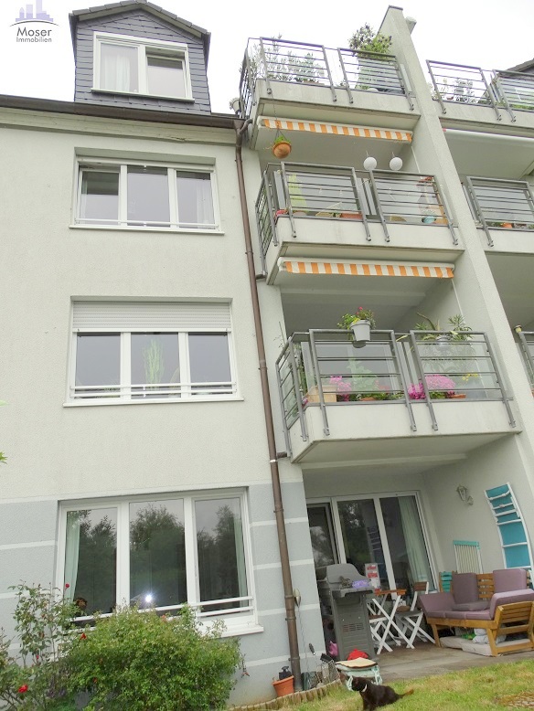 Hochwertige 3-Zimmer Gartenwohnung mit Terrasse + Einbauküche + Tiefgaragenplatz – ruhig in FFM-Oberad