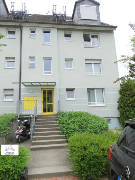 Hochwertige 3-Zimmer Gartenwohnung mit Terrasse + Einbauküche + Tiefgaragenplatz – ruhig in FFM-Oberad