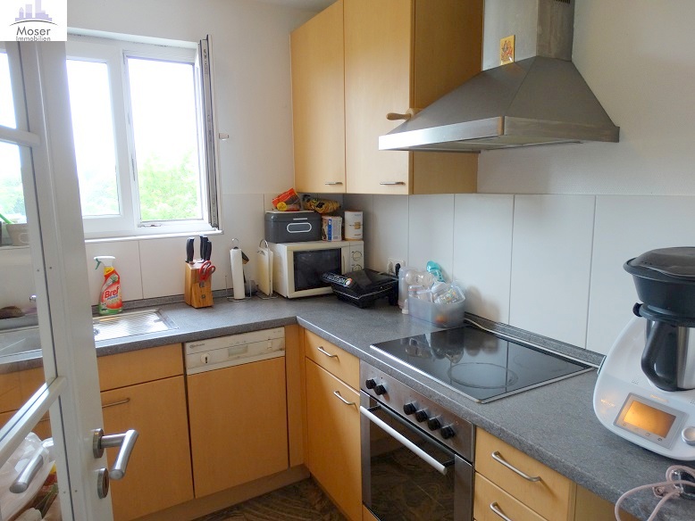 Hochwertige 3-Zimmer Gartenwohnung mit Terrasse + Einbauküche + Tiefgaragenplatz – ruhig in FFM-Oberad
