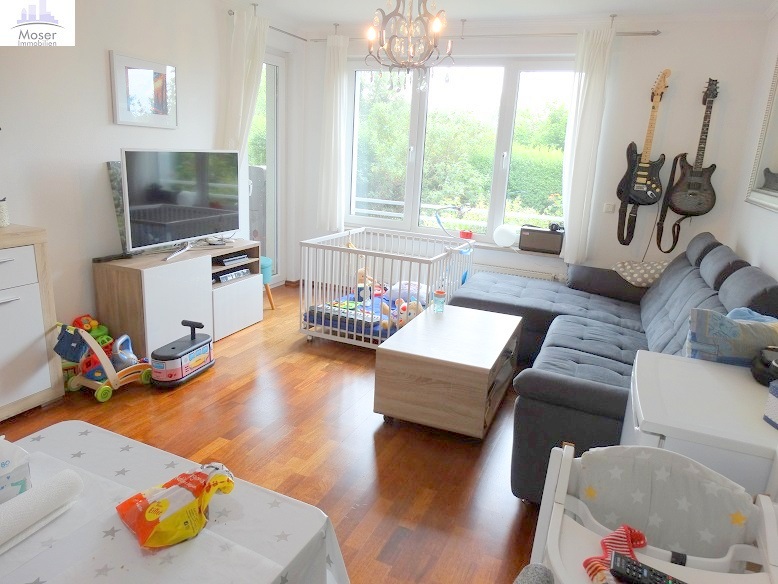 Hochwertige 3-Zimmer Gartenwohnung mit Terrasse + Einbauküche + Tiefgaragenplatz – ruhig in FFM-Oberad