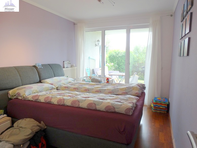 Hochwertige 3-Zimmer Gartenwohnung mit Terrasse + Einbauküche + Tiefgaragenplatz – ruhig in FFM-Oberad