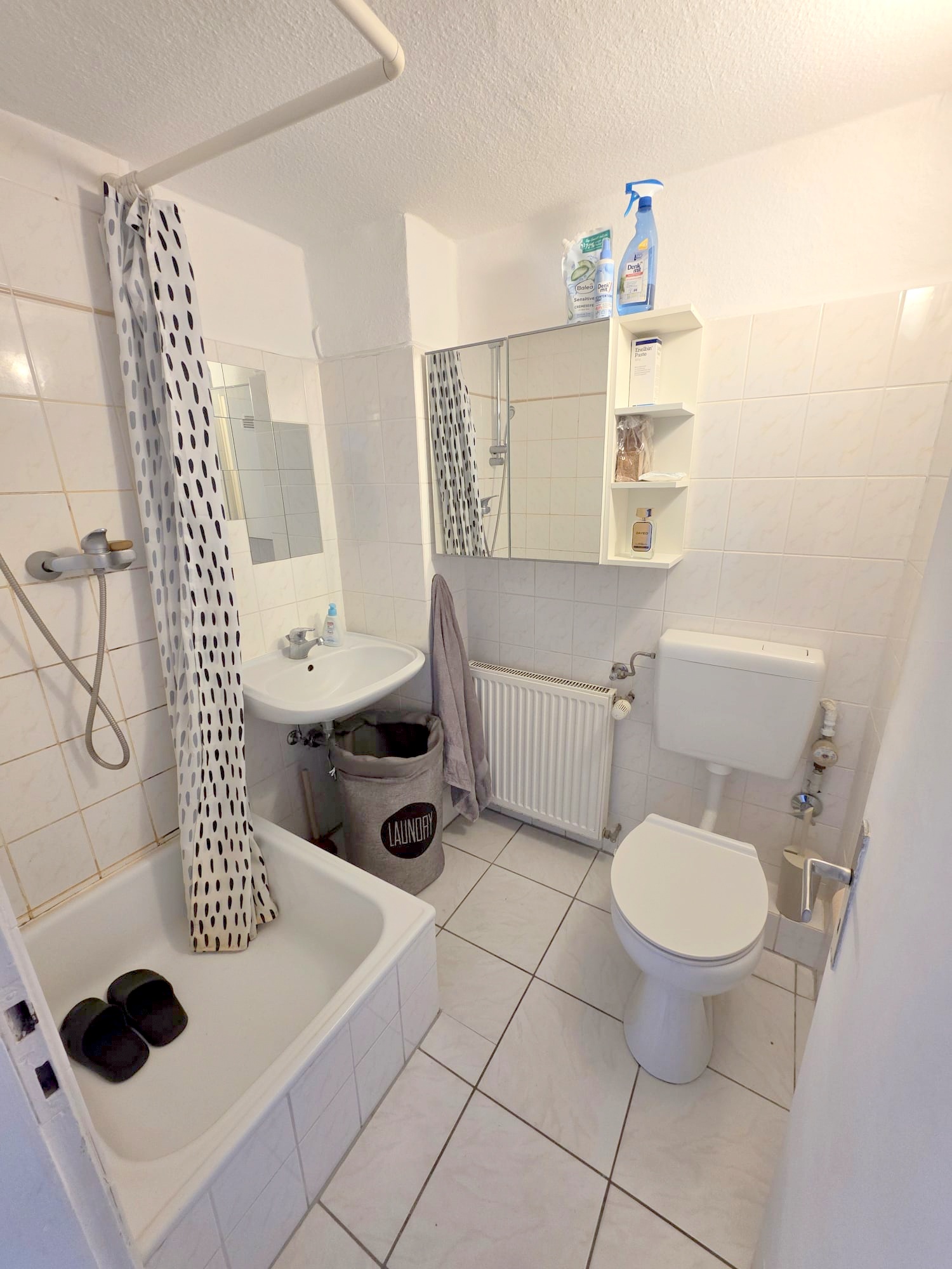 Gemütliche kleine 2-Zimmer Dachgeschoss Wohnung inkl. EBK gg.Abstand – Top Nordendlage bei Berger Straße