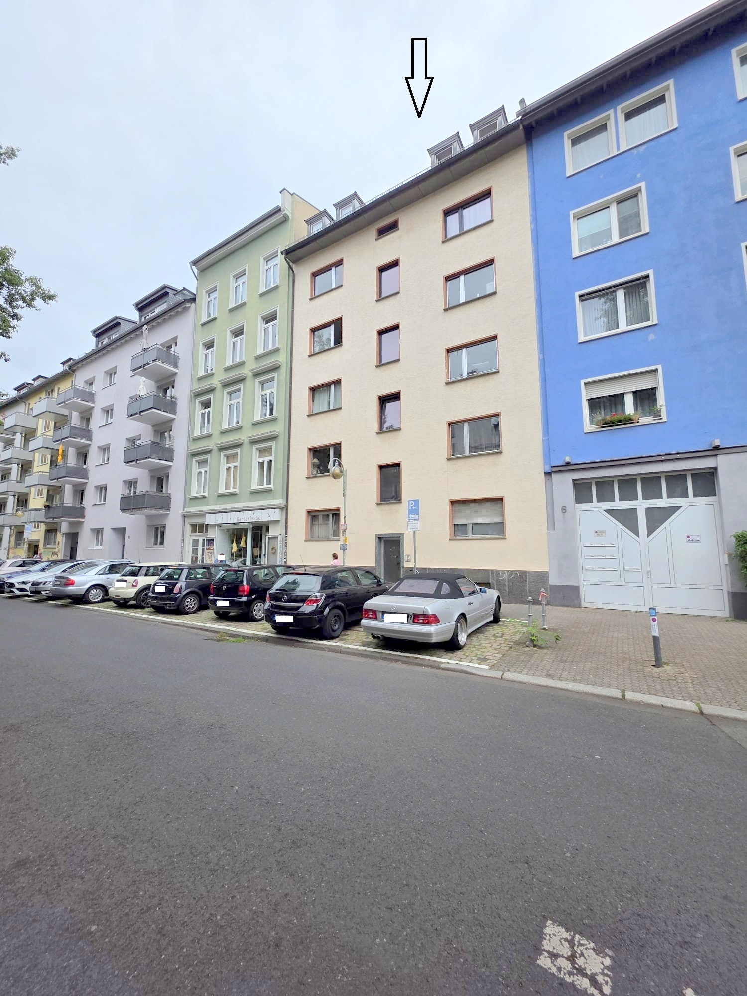 Gemütliche kleine 2-Zimmer Dachgeschoss Wohnung inkl. EBK gg.Abstand – Top Nordendlage bei Berger Straße