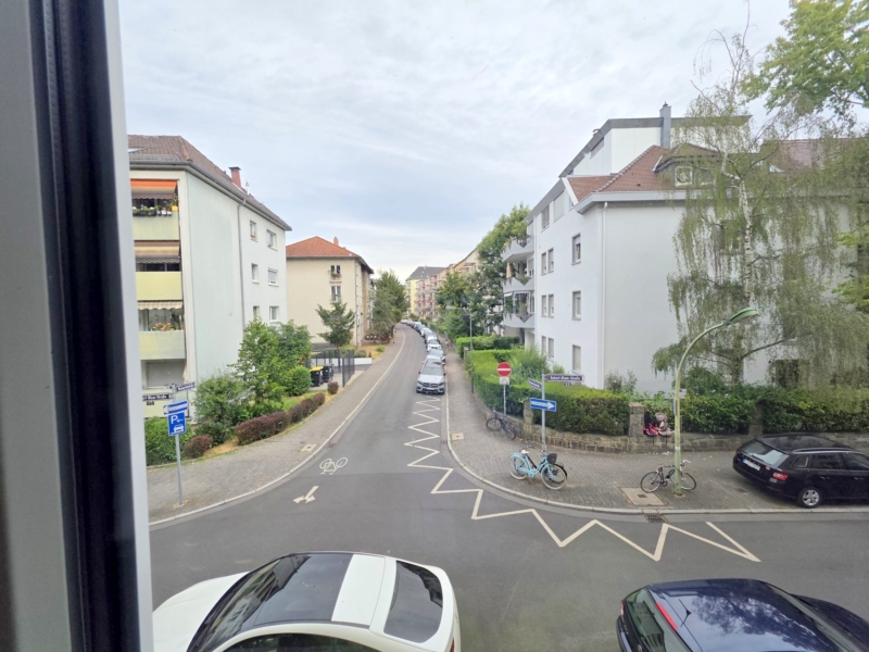 Sonnige 2 Zimmerwohnung mit Wohnküche + großem Balkon – Bornheim Grenze Ostend