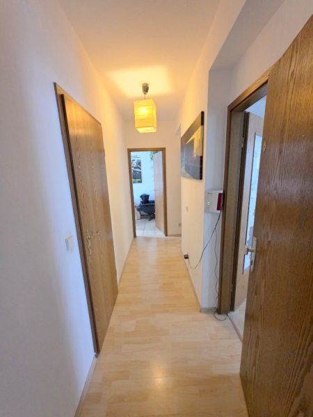 Sonnige 2 Zimmerwohnung mit Wohnküche + großem Balkon – Bornheim Grenze Ostend