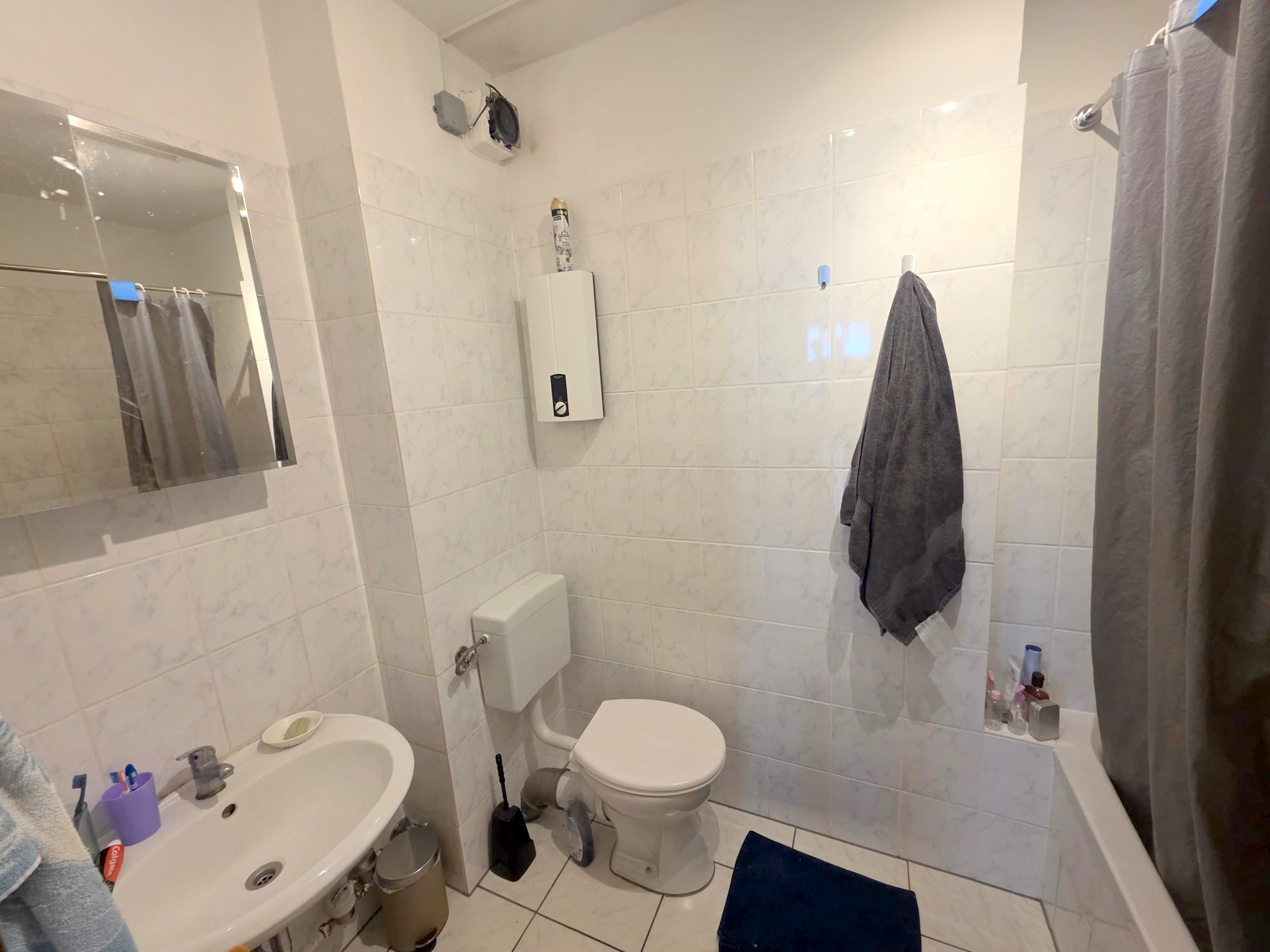 Sonnige 2 Zimmerwohnung mit Wohnküche + großem Balkon – Bornheim Grenze Ostend