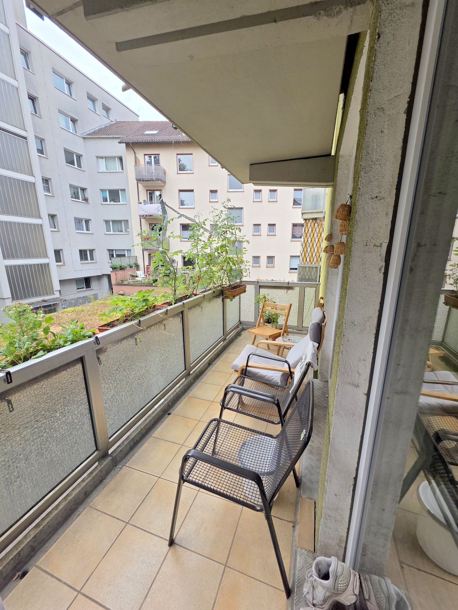 Sonnige 2 Zimmerwohnung mit Wohnküche + großem Balkon – Bornheim Grenze Ostend