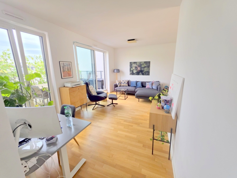 Neubau in 2020! Große 2-Zimmer Penthouse mit 2 Terrassen, Parkett, Einbauküche, Klimaanlage – zentr. Ostend Lage