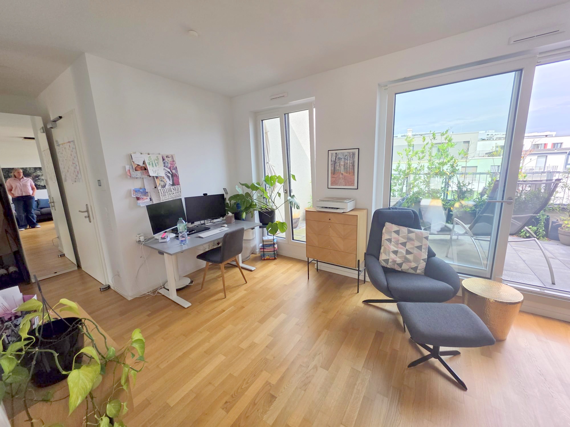 Neubau in 2020! Große 2-Zimmer Penthouse mit 2 Terrassen, Parkett, Einbauküche, Klimaanlage – zentr. Ostend Lage
