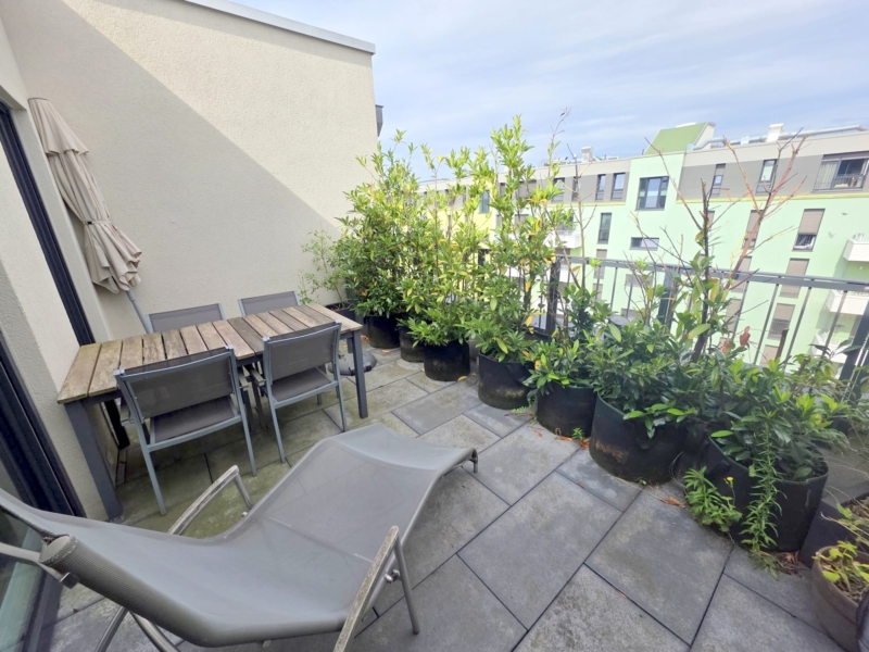 Neubau in 2020! Große 2-Zimmer Penthouse mit 2 Terrassen, Parkett, Einbauküche, Klimaanlage – zentr. Ostend Lage