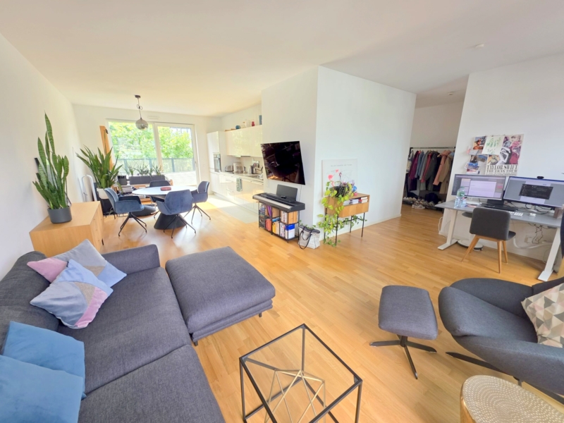 Neubau in 2020! Große 2-Zimmer Penthouse mit 2 Terrassen, Parkett, Einbauküche, Klimaanlage – zentr. Ostend Lage