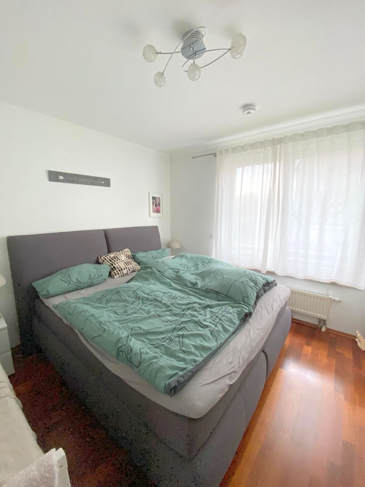 Hochwertige 3-Zimmer Gartenwohnung mit Terrasse + Einbauküche + Tiefgaragenplatz – ruhig in FFM-Oberad
