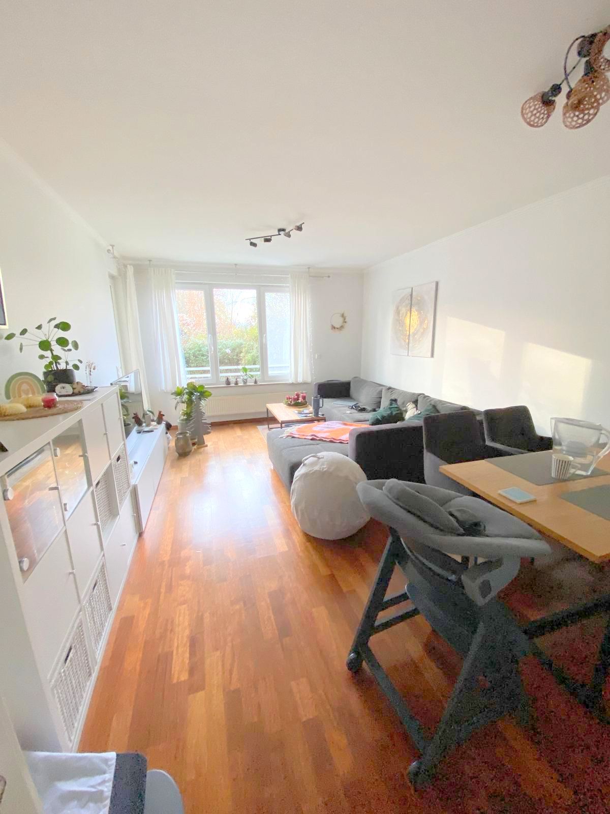 Hochwertige 3-Zimmer Gartenwohnung mit Terrasse + Einbauküche + Tiefgaragenplatz – ruhig in FFM-Oberad