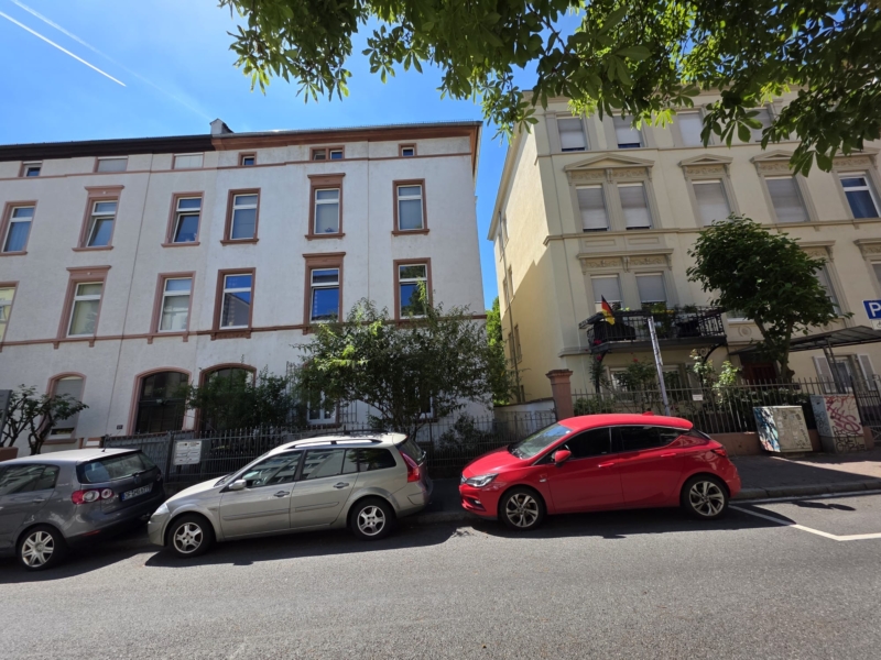 Altbaucharme im Hinterhaus.: Gemütliches 1 Zimmer Apartment mit Parkett + Wohnküche – zentral im Ostend