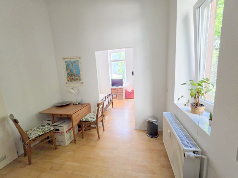 Altbaucharme im Hinterhaus.: Gemütliches 1 Zimmer Apartment mit Parkett + Wohnküche – zentral im Ostend