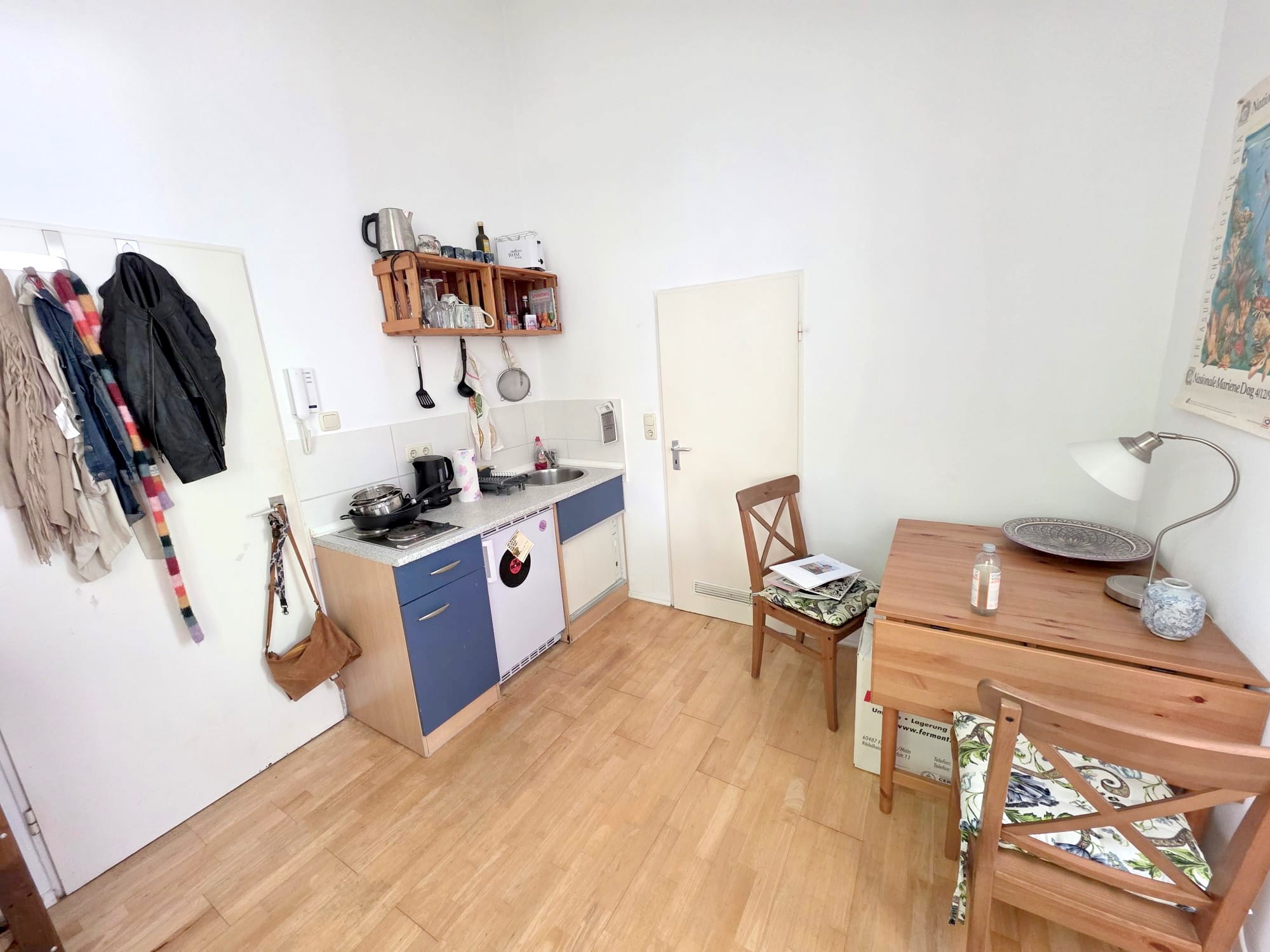Altbaucharme im Hinterhaus.: Gemütliches 1 Zimmer Apartment mit Parkett + Wohnküche – zentral im Ostend