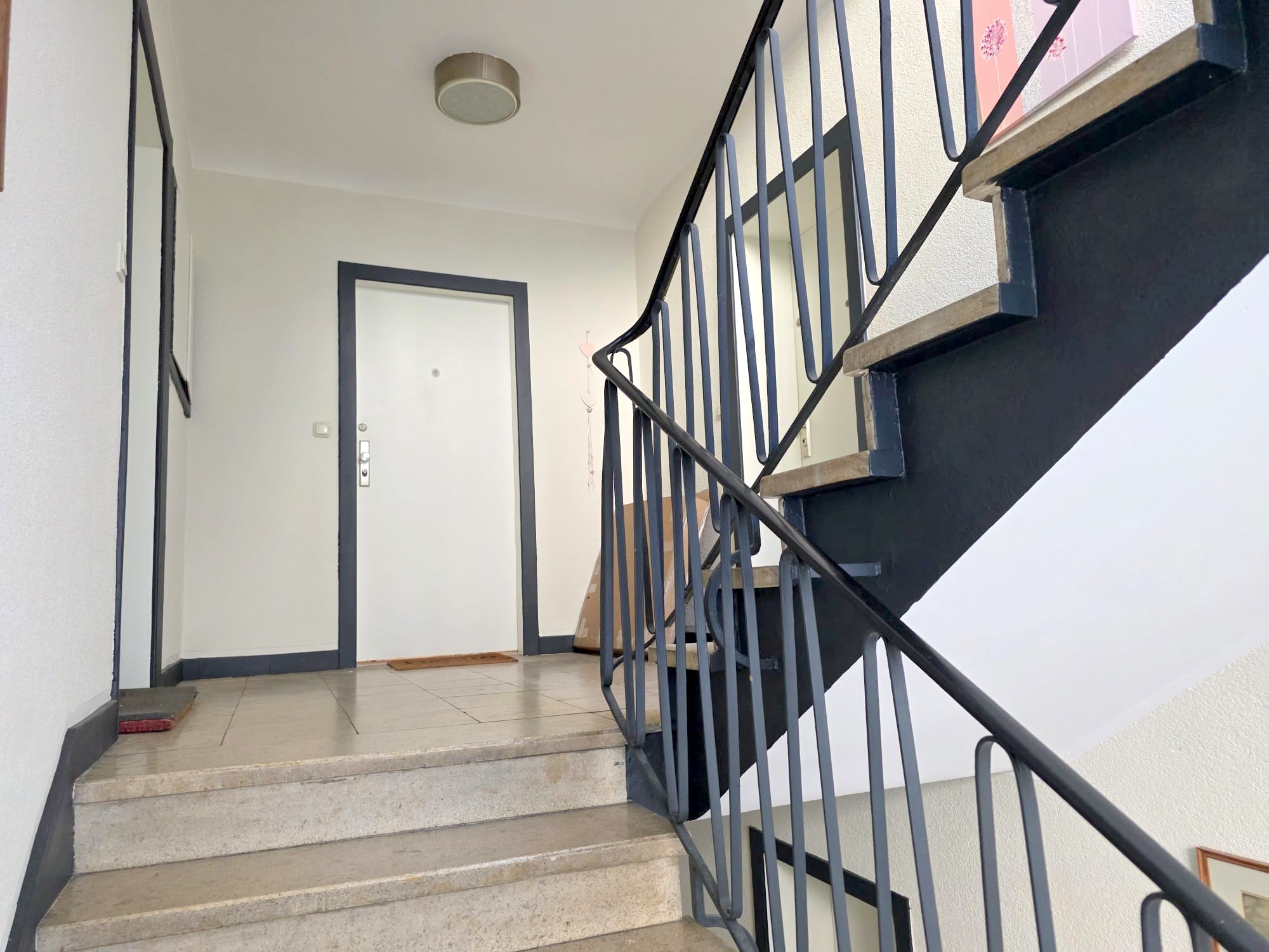 Top Westendlage! Gemütliche 2,5 Zimmerwohnung mit Balkon + Einbauküche + Tageslicht-Wannenbad