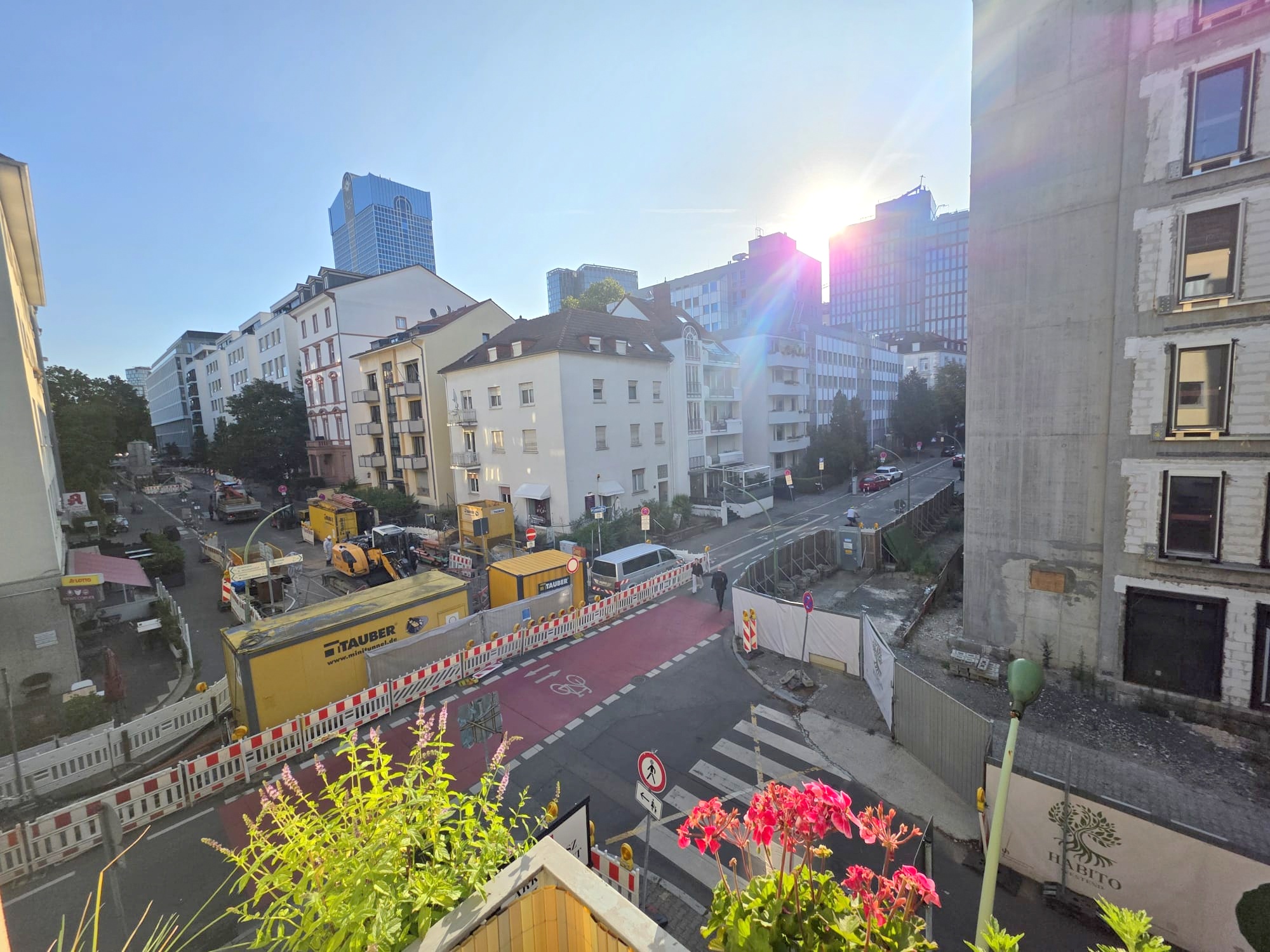 Top Westendlage! Gemütliche 2,5 Zimmerwohnung mit Balkon + Einbauküche + Tageslicht-Wannenbad