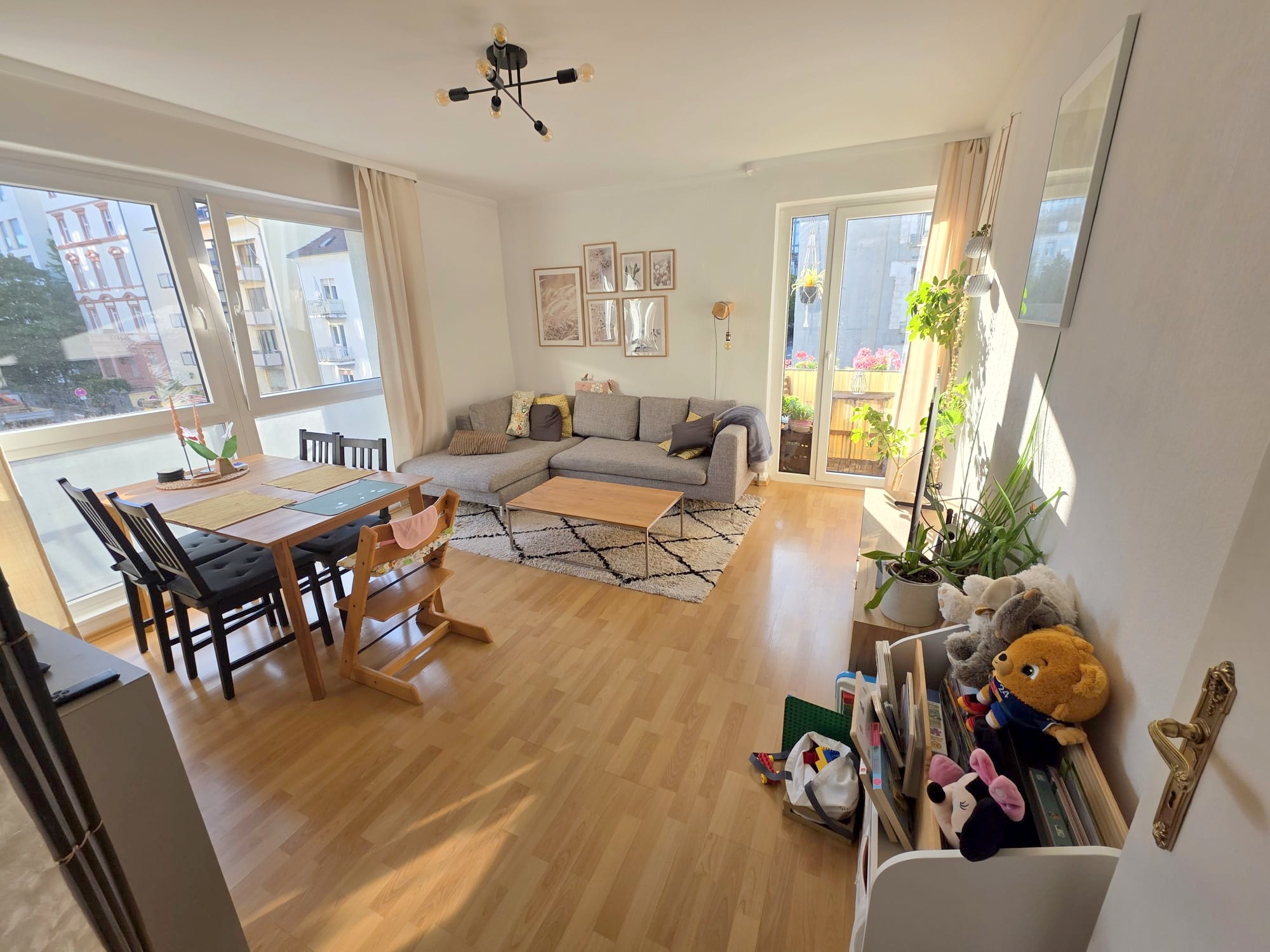 Top Westendlage! Gemütliche 2,5 Zimmerwohnung mit Balkon + Einbauküche + Tageslicht-Wannenbad