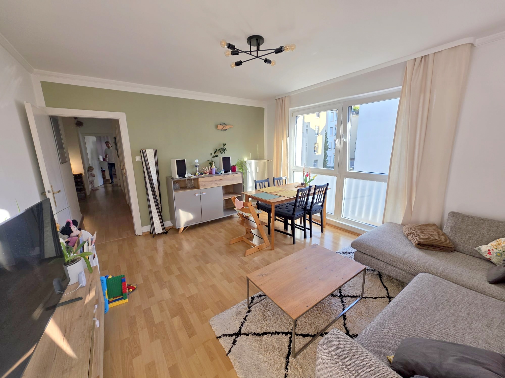 Top Westendlage! Gemütliche 2,5 Zimmerwohnung mit Balkon + Einbauküche + Tageslicht-Wannenbad