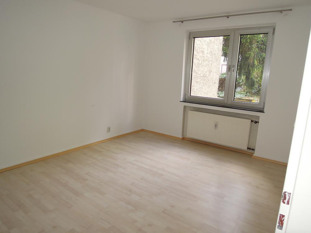 Großzügige sonnige 2 Zimmerwohnung mit Südbalkon + Einbauküche + PKW Platz möglich – nahe Berger Straße – Bornheim Mitte