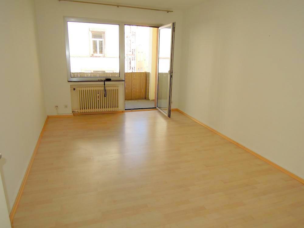 Großzügige sonnige 2 Zimmerwohnung mit Südbalkon + Einbauküche + PKW Platz möglich – nahe Berger Straße – Bornheim Mitte