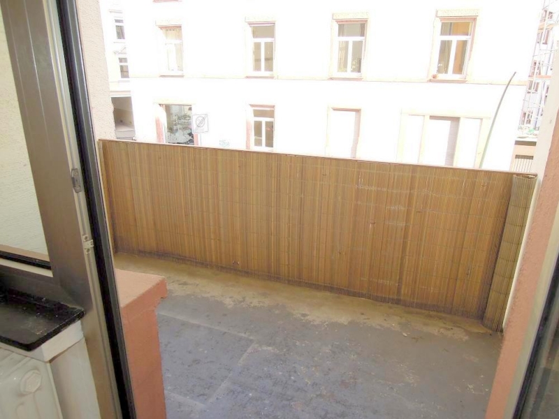 Großzügige sonnige 2 Zimmerwohnung mit Südbalkon + Einbauküche + PKW Platz möglich – nahe Berger Straße – Bornheim Mitte