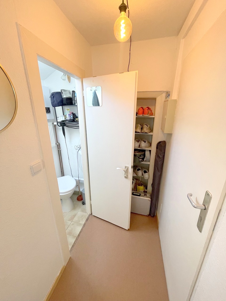 Altbaucharme pur.: Gemütliches 1 Zimmer Apartment im DG + Wohnküche – zentral im Ostend
