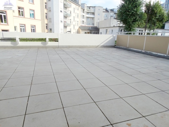 Riesen Sonnenterrasse! Große 2 Zimmerwohnung inkl. EBK + KFZ TG Platz- Top Nordendlage am Oederweg