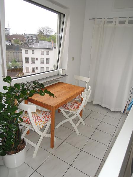 Großzügige 1- Zimmerwohnung mit Balkon + Einbauküche for free – Top Nordendlage Oederweg