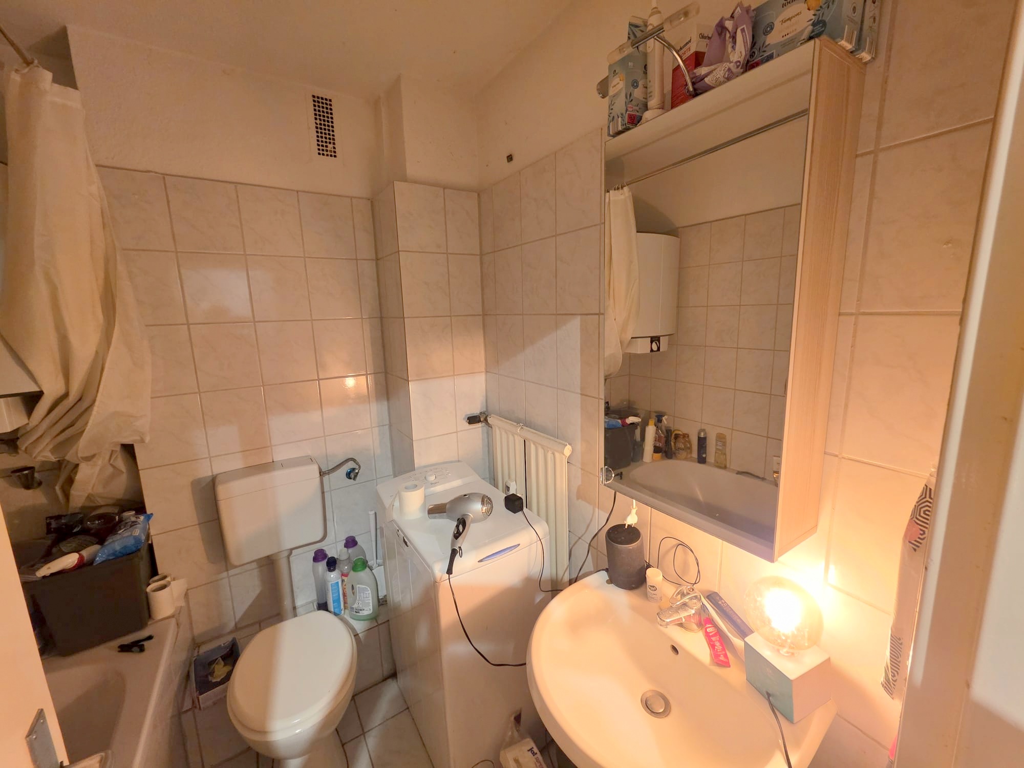 Großzügige sonnige 2 Zimmerwohnung mit Südbalkon + Einbauküche + PKW Platz möglich – nahe Berger Straße – Bornheim Mitte