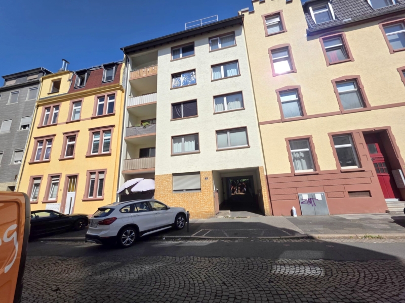 Großzügige sonnige 2 Zimmerwohnung mit Südbalkon + Einbauküche + PKW Platz möglich – nahe Berger Straße – Bornheim Mitte
