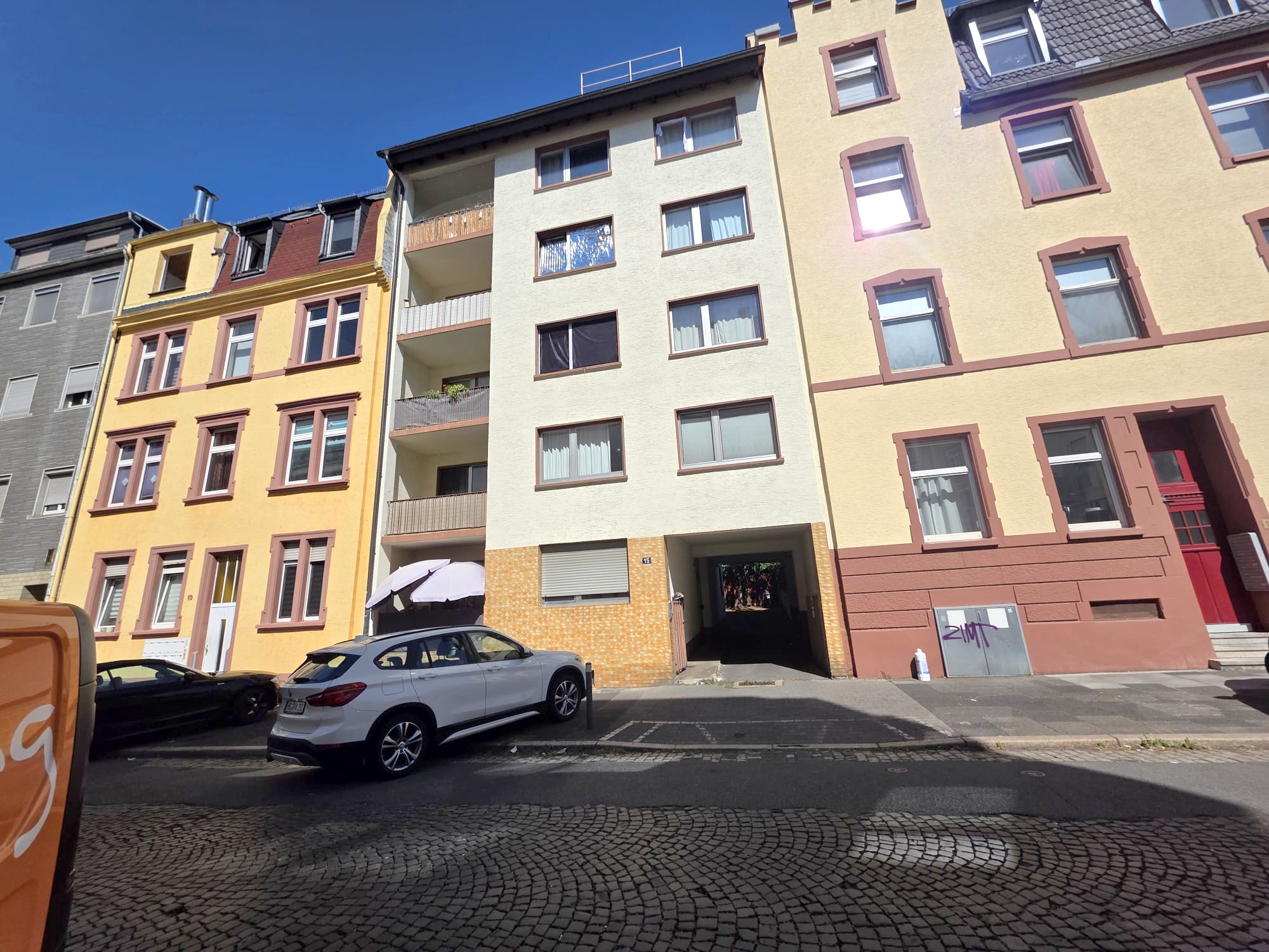 Großzügige sonnige 2 Zimmerwohnung mit Südbalkon + Einbauküche + PKW Platz möglich – nahe Berger Straße – Bornheim Mitte