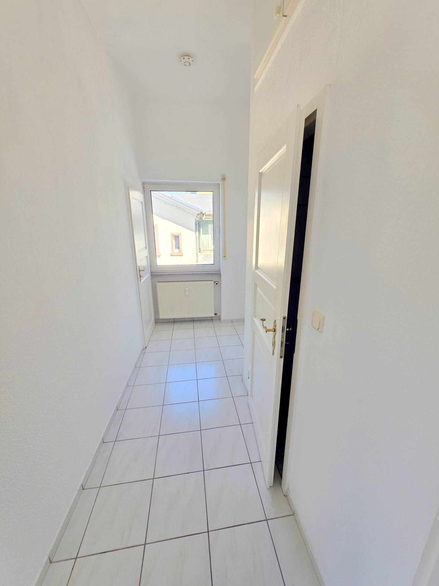 Großzügige 1- Zimmerwohnung mit Balkon + Einbauküche for free – Top Nordendlage Oederweg