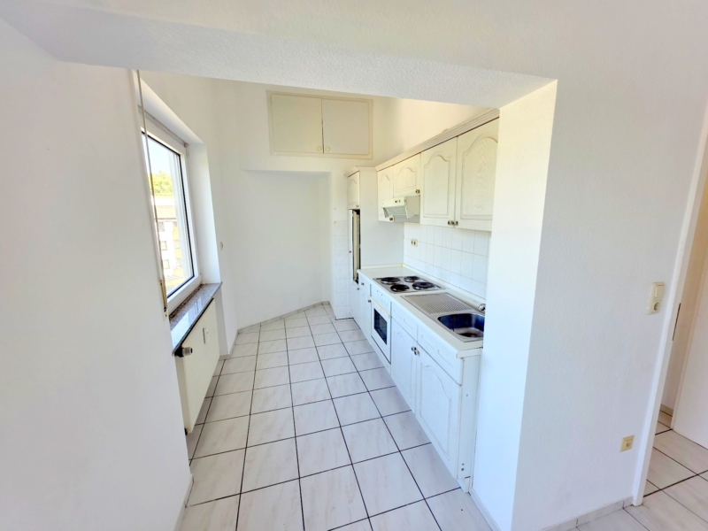 Großzügige 1- Zimmerwohnung mit Balkon + Einbauküche for free – Top Nordendlage Oederweg