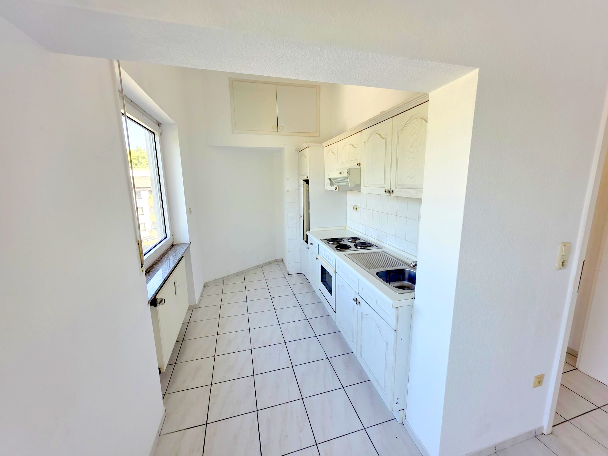 Großzügige 1- Zimmerwohnung mit Balkon + Einbauküche for free – Top Nordendlage Oederweg