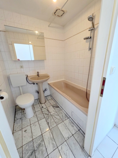 Großzügige 1- Zimmerwohnung mit Balkon + Einbauküche for free – Top Nordendlage Oederweg