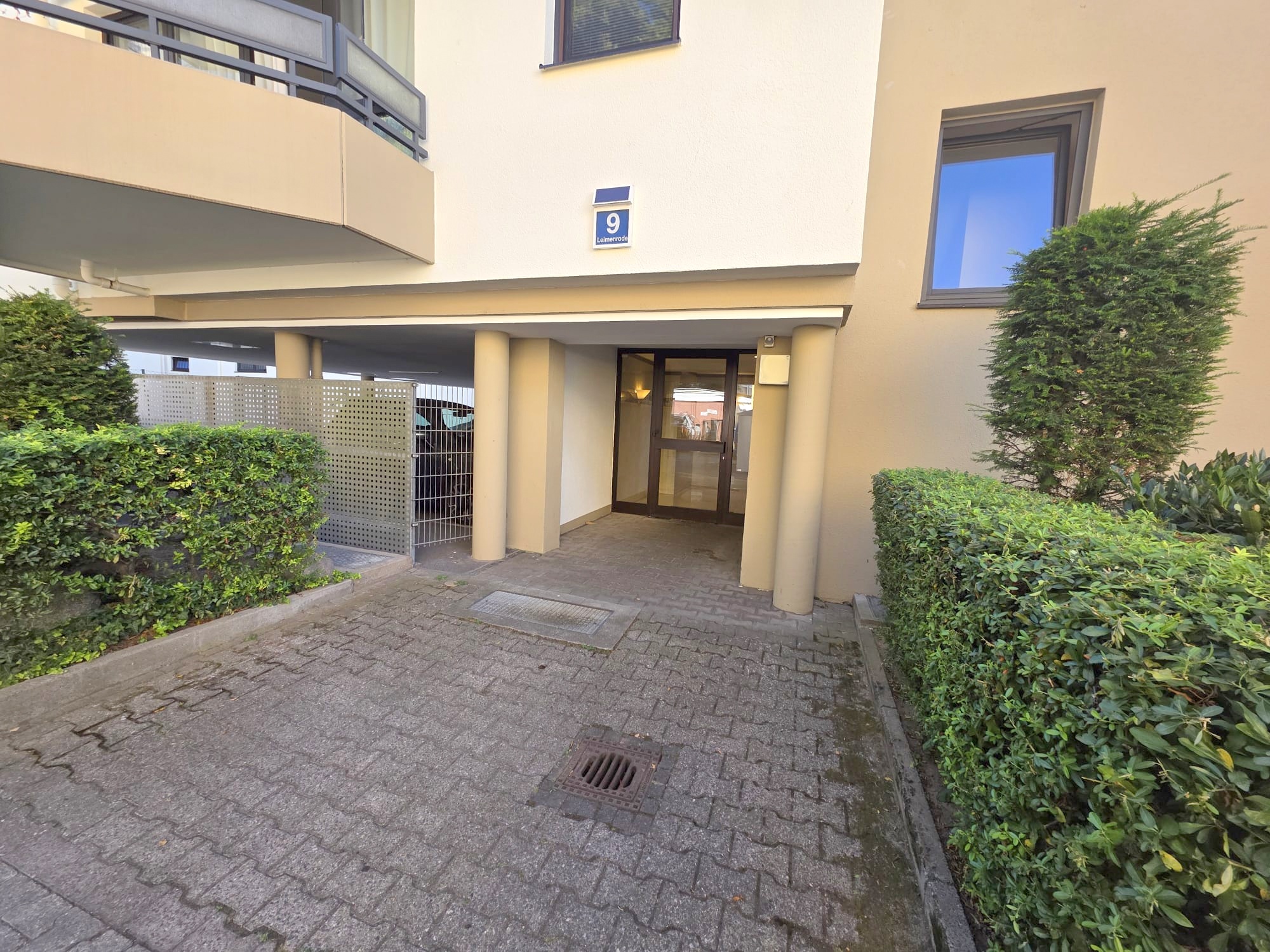 Riesen Sonnenterrasse! Große 2 Zimmerwohnung inkl. EBK + KFZ TG Platz- Top Nordendlage am Oederweg