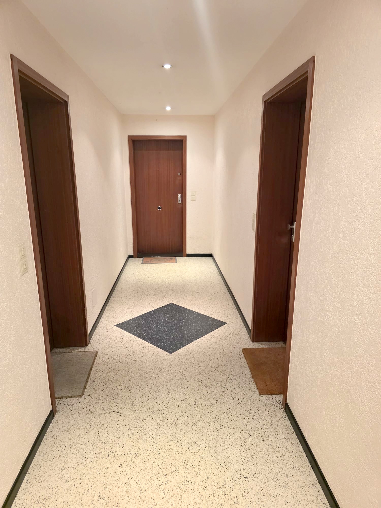Riesen Sonnenterrasse! Große 2 Zimmerwohnung inkl. EBK + KFZ TG Platz- Top Nordendlage am Oederweg