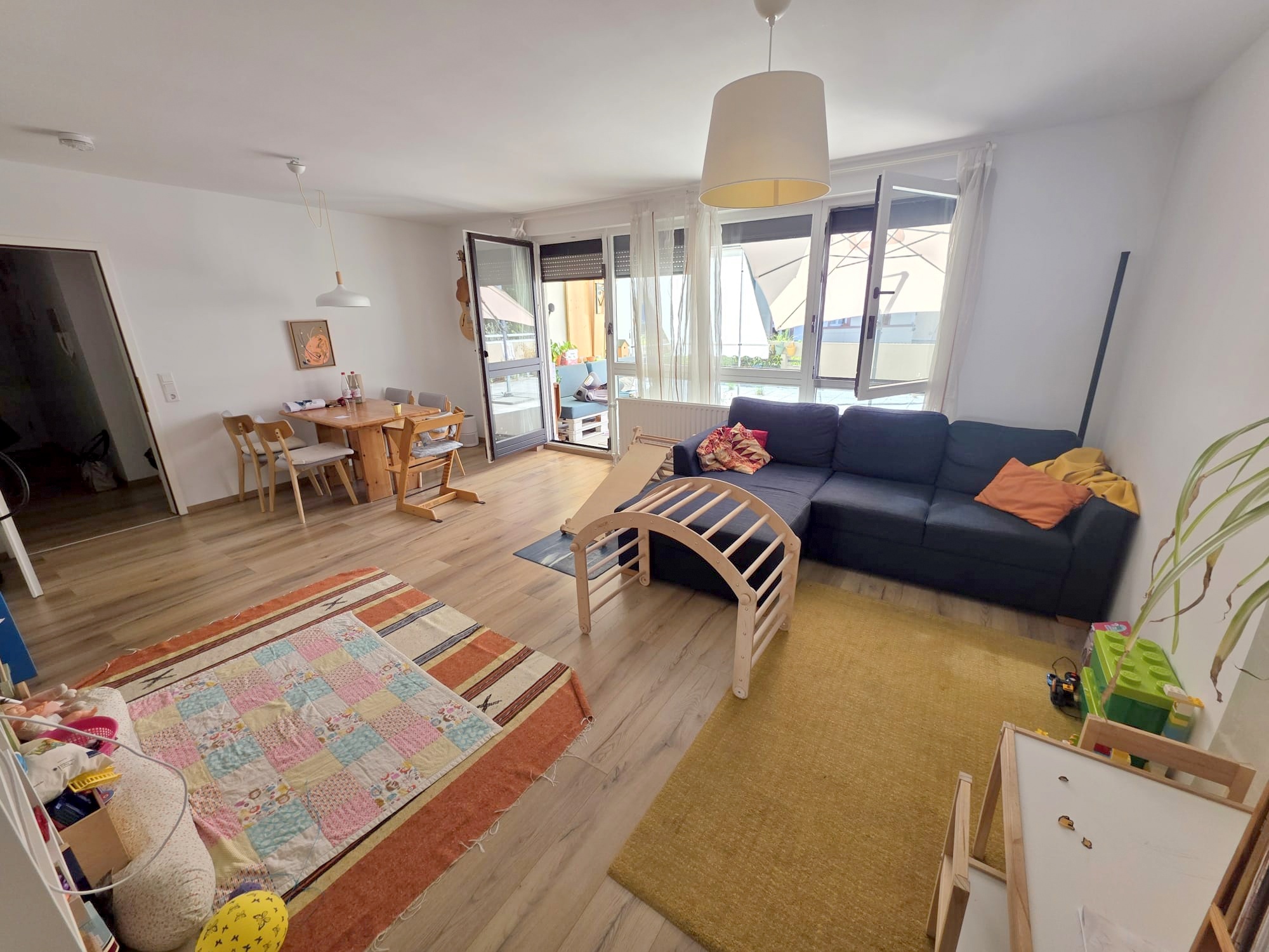 Riesen Sonnenterrasse! Große 2 Zimmerwohnung inkl. EBK + KFZ TG Platz- Top Nordendlage am Oederweg