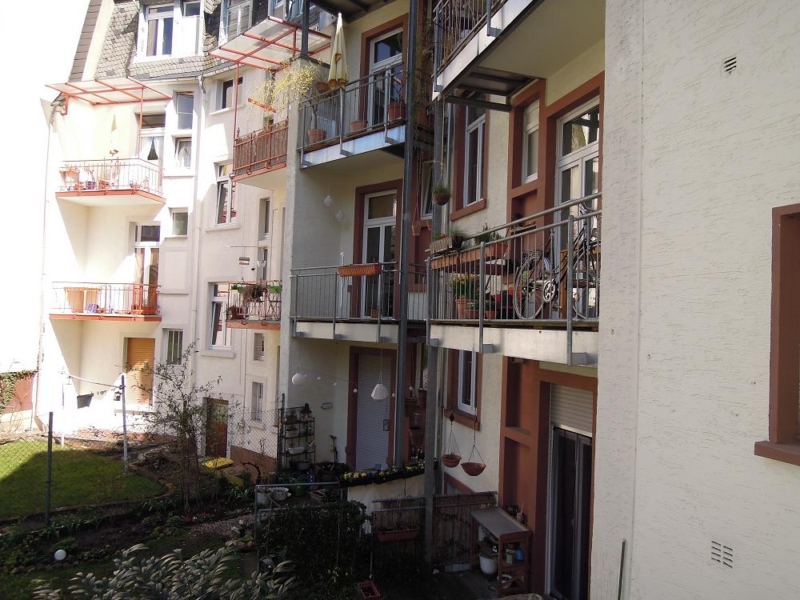 Großzügige sonnige 2 Zimmerwohnung mit Südbalkon + Einbauküche + PKW Platz möglich – nahe Berger Straße – Bornheim Mitte