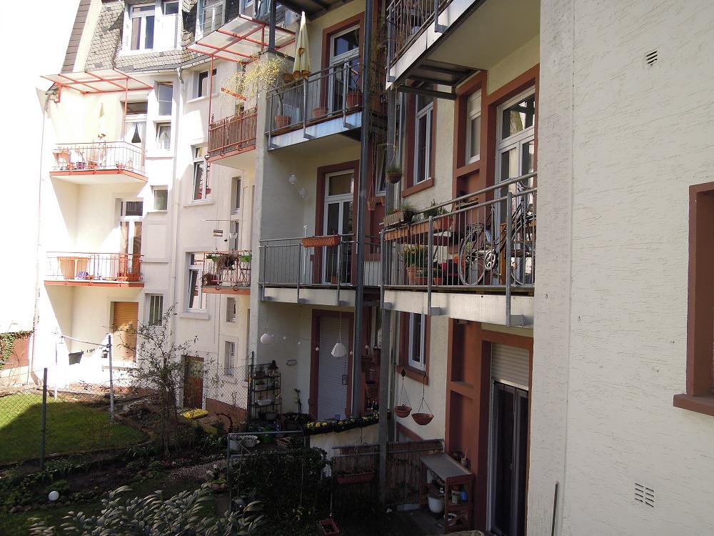 Großzügige sonnige 2 Zimmerwohnung mit Südbalkon + Einbauküche + PKW Platz möglich – nahe Berger Straße – Bornheim Mitte
