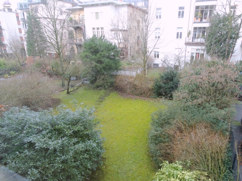In perfekter Westendlage! Große 2 Zimmerwohnung inkl. Einbauküche + mit tollem Südbalkon & Gartennutzung