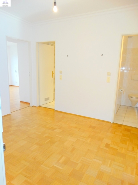 In perfekter Westendlage! Große 2 Zimmerwohnung inkl. Einbauküche + mit tollem Südbalkon & Gartennutzung