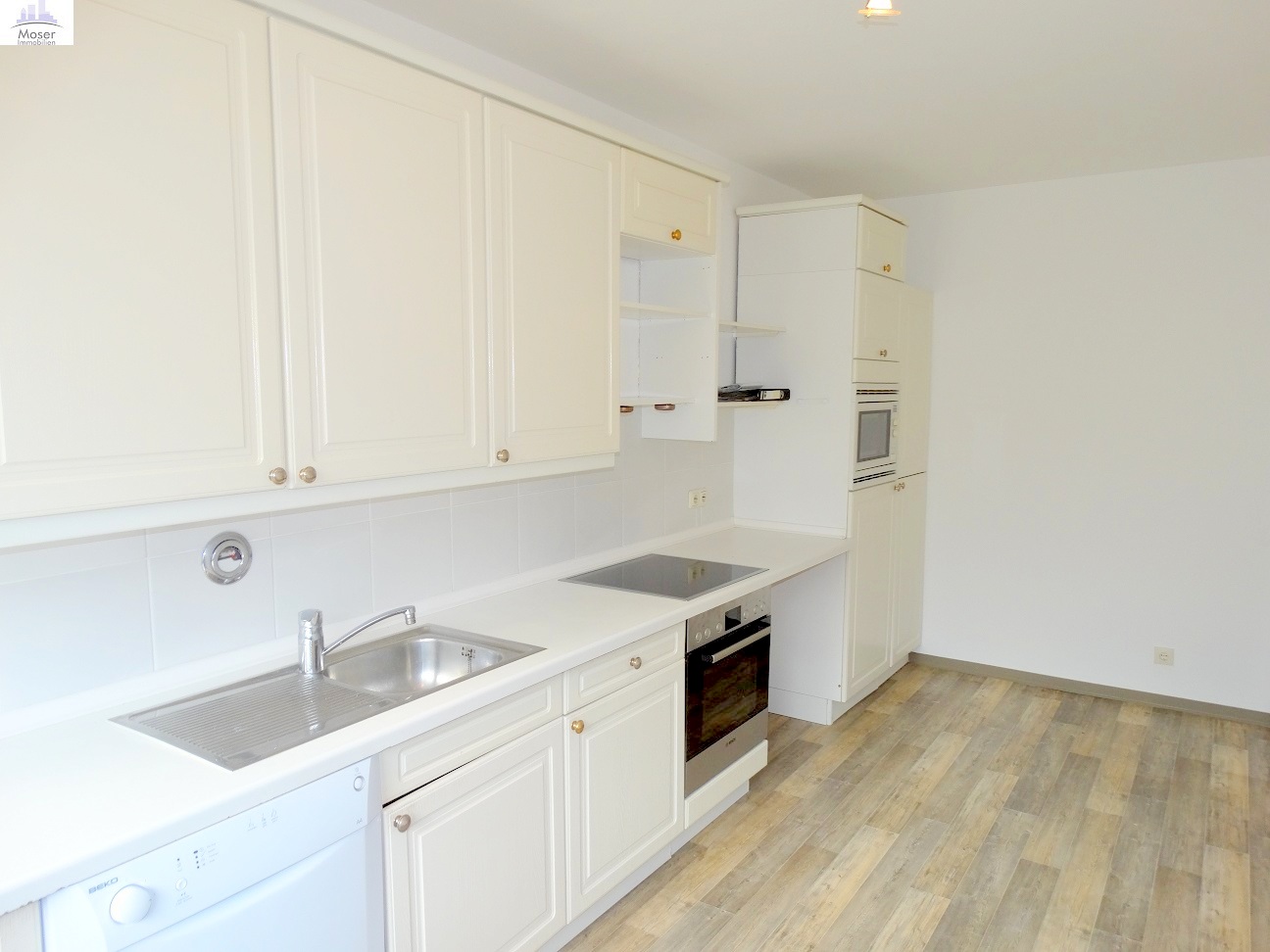 In perfekter Westendlage! Große 2 Zimmerwohnung inkl. Einbauküche + mit tollem Südbalkon & Gartennutzung